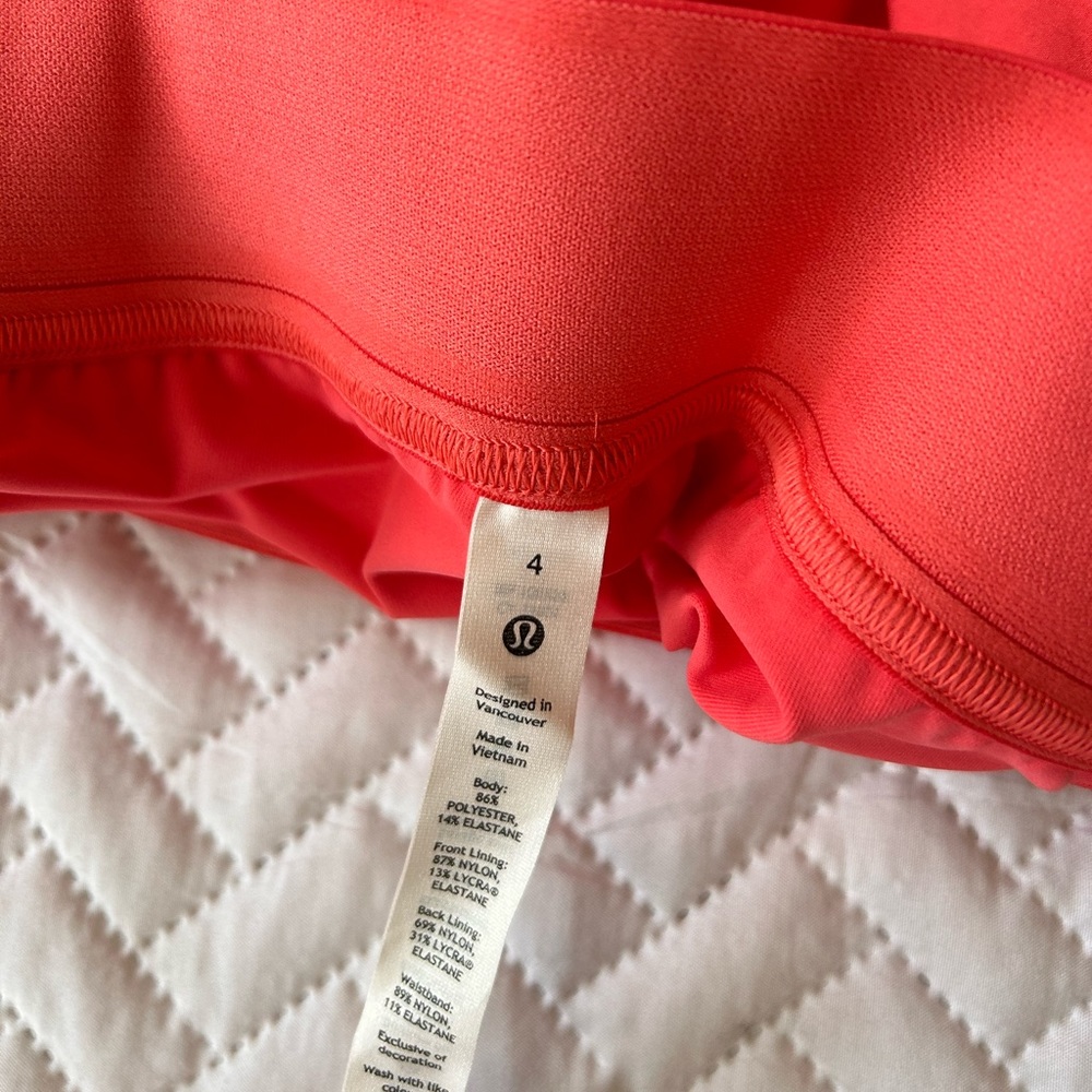 Size 4 Lululemon tennis skirt like new